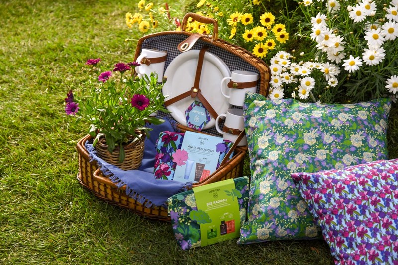 H APIVITA γιορτάζει 10 χρόνια λειτουργίας του Experience store της και το λανσάρισμα των limited edition ανοιξιάτικων beauty σετ της - εικόνα 1