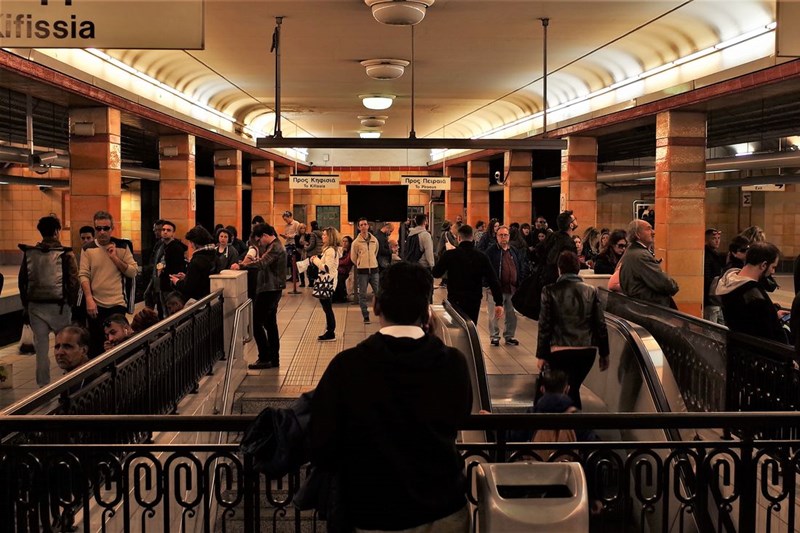 plithos_kosmou_stin_apovathra_tou_ilektrikou_ston_stahmo_tis_omonoias