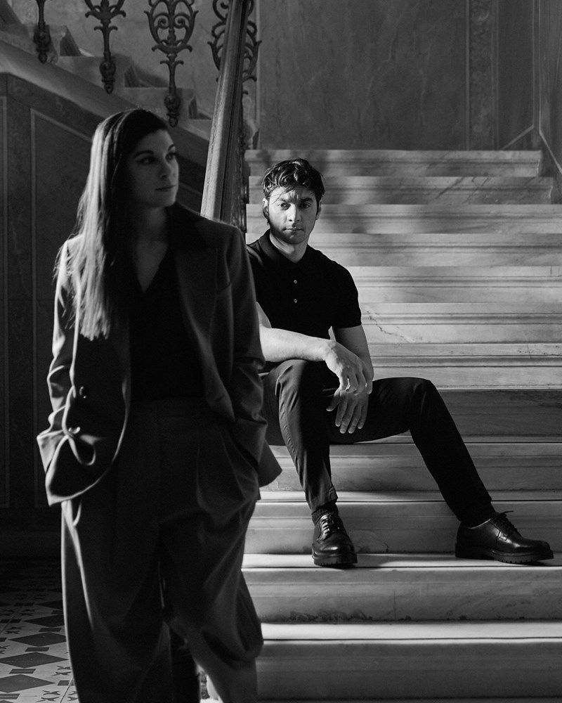 Ηρώ Μπέζου - Έκτορας Λιάτσος: «Ο Ρωμαίος και Ιουλιέττα δεν είναι ρομαντικοί ήρωες μόνο γιατί ερωτευτηκαν, αλλά γιατί ξεγύμνωσαν τον νεκρό, σάπιο κόσμο γύρω τους» - εικόνα 6