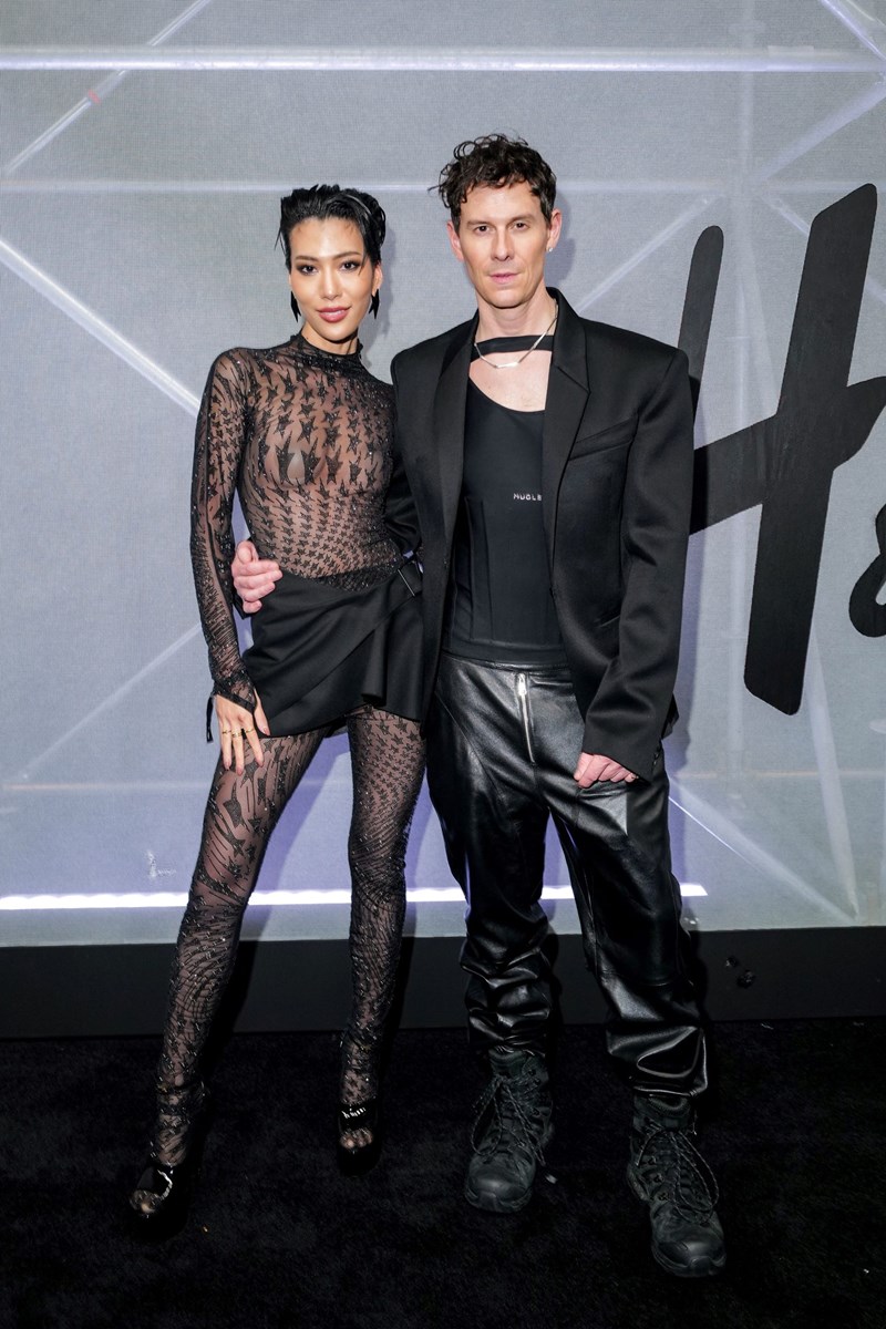 Η H&M και ο Mugler γιόρτασαν τη συνεργασία τους με ένα πολυδιάστατο σόου στη Νέα Υόρκη με πολλές μουσικές εκπλήξεις - εικόνα 1