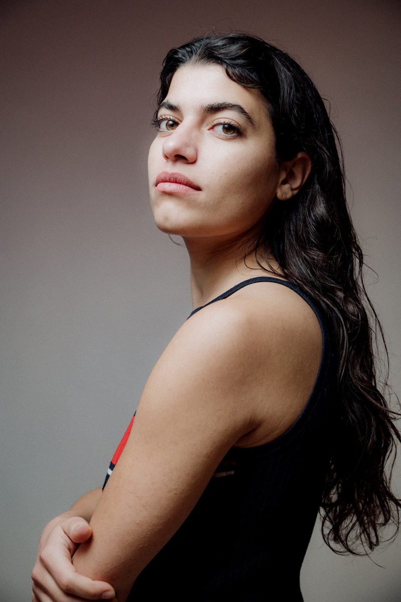 Βίνα Σέργη: Η δημιουργός πίσω από το viral «MOY» μιλά στο ELLE - εικόνα 2