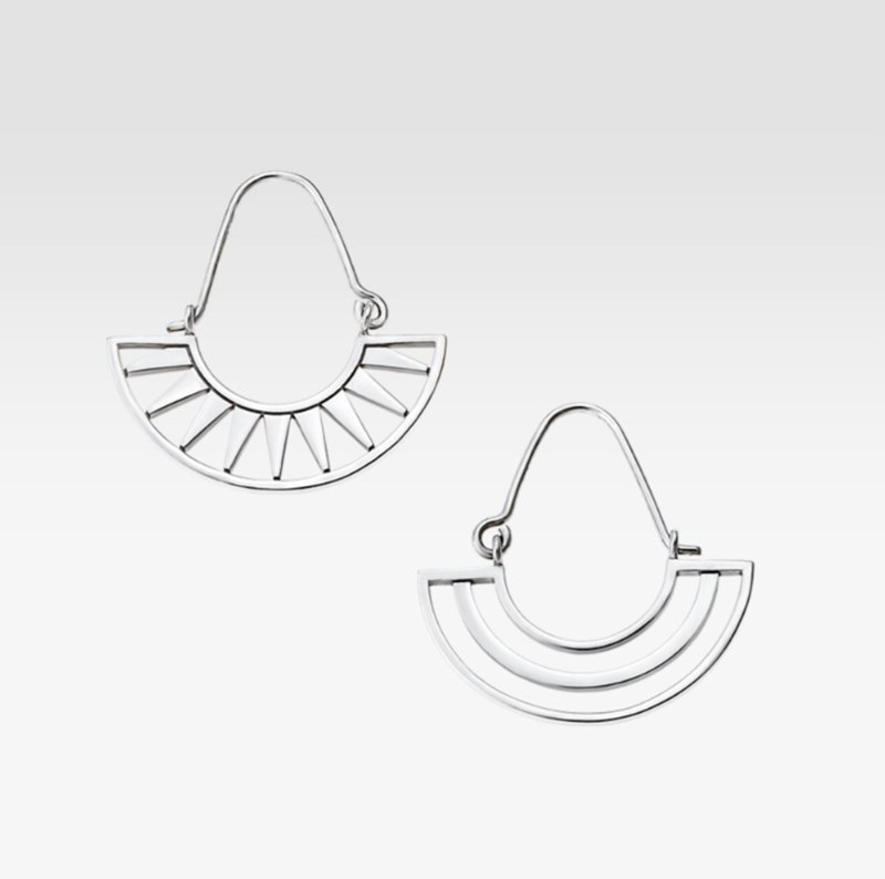 asimenia_skoularikia_me_leptomeries_se_ravdous