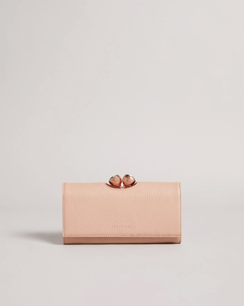 pastel_roz_dermatino_prtofoli_ted_baker