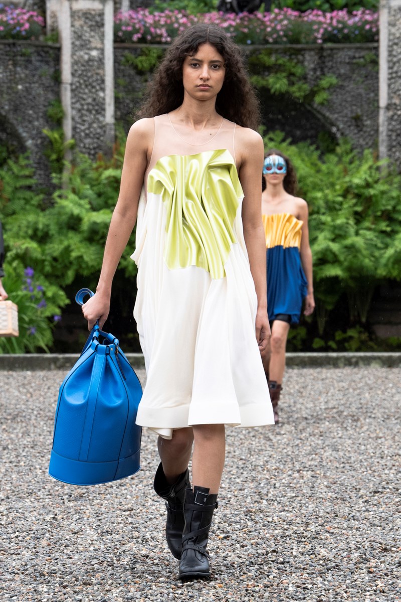 Louis Vuitton Women's Cruise 2024: Εκεί που βρίσκονται τα ατίθασα πλάσματα - εικόνα 15