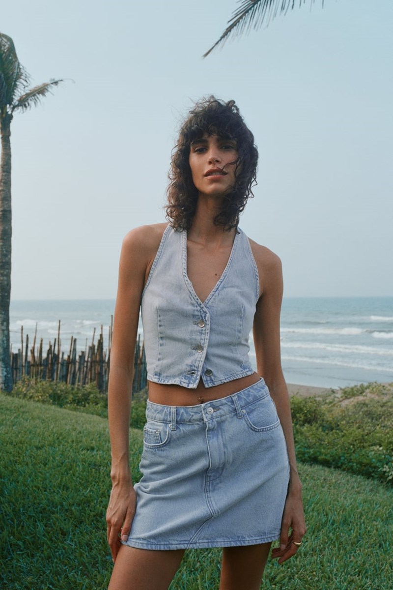 10 denim μίνι φούστες για να βάλεις το απόλυτο summer item στη ντουλάπα σου - εικόνα 9
