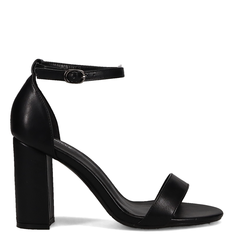 Τρία σούπερ οικονομικά πέδιλα για να μην χρειαστείς άλλο παπούτσι αυτό το καλοκαίρι - εικόνα 1