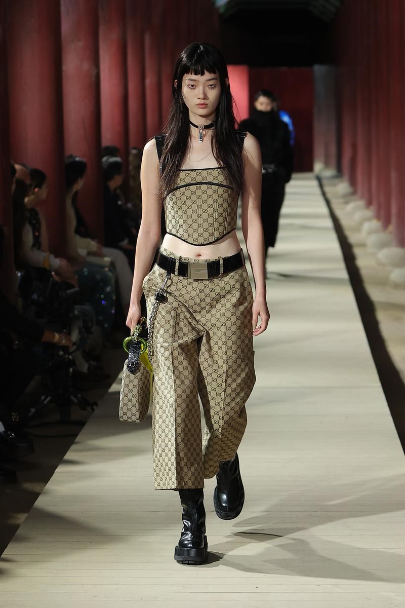 Gucci is alive! Η Cruise Collection 2024 ήταν ακριβώς αυτό που θέλαμε να δούμε από τον οίκο μέχρι την άφιξη του Sabato De Sarno - εικόνα 2