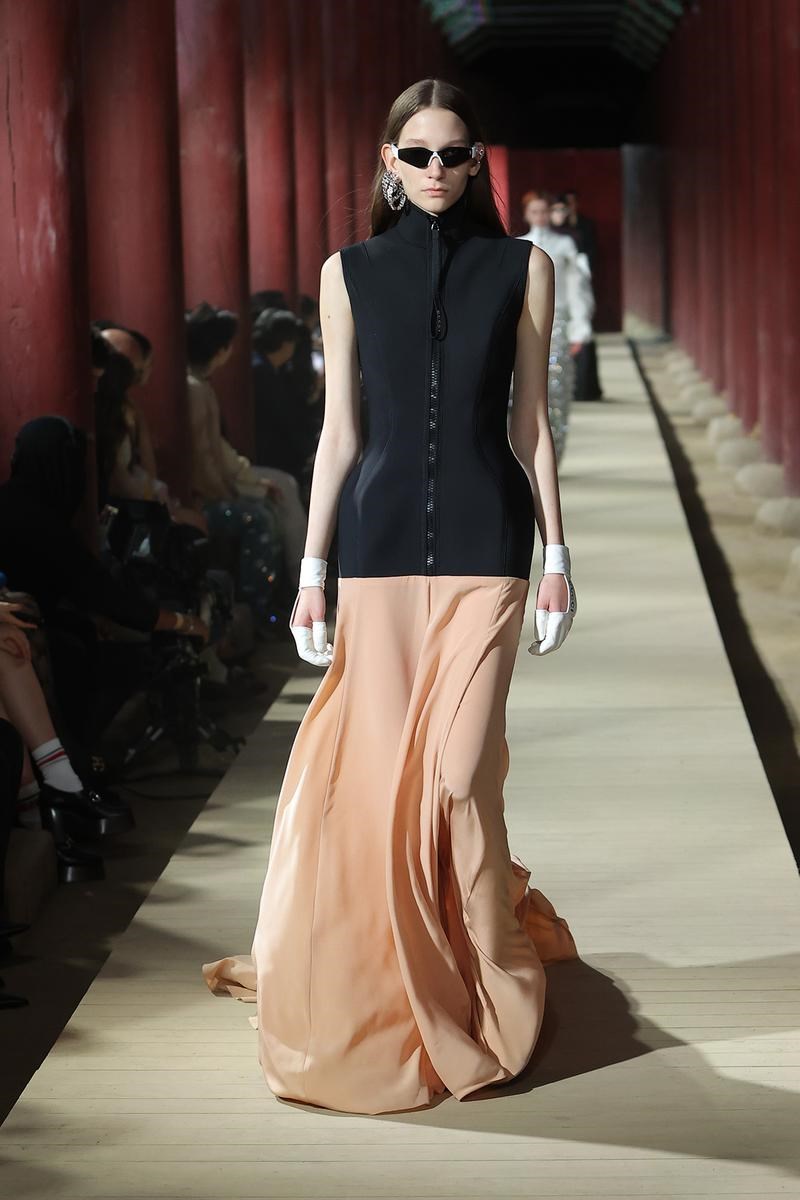 Gucci is alive! Η Cruise Collection 2024 ήταν ακριβώς αυτό που θέλαμε να δούμε από τον οίκο μέχρι την άφιξη του Sabato De Sarno - εικόνα 9