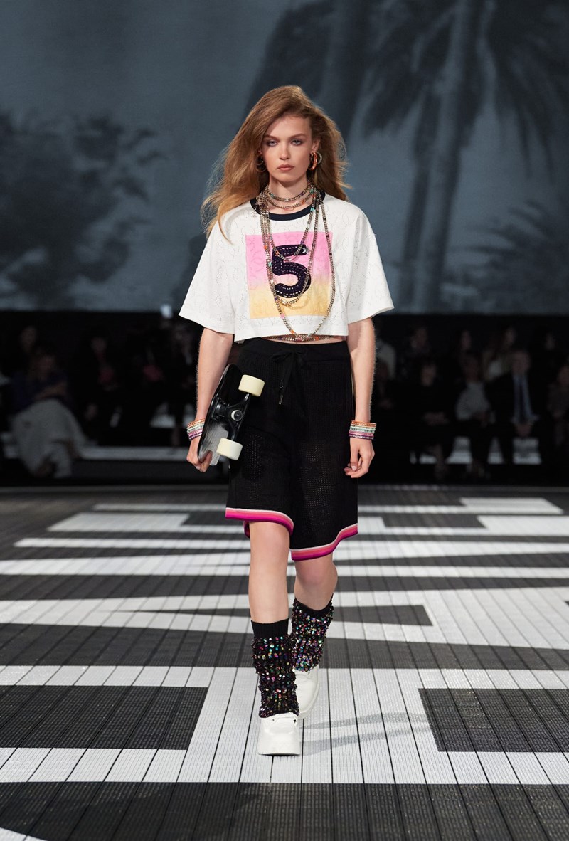 Τα looks της συλλογής Chanel Cruise 2023/ 24 που ξεχωρίσαμε - εικόνα 16