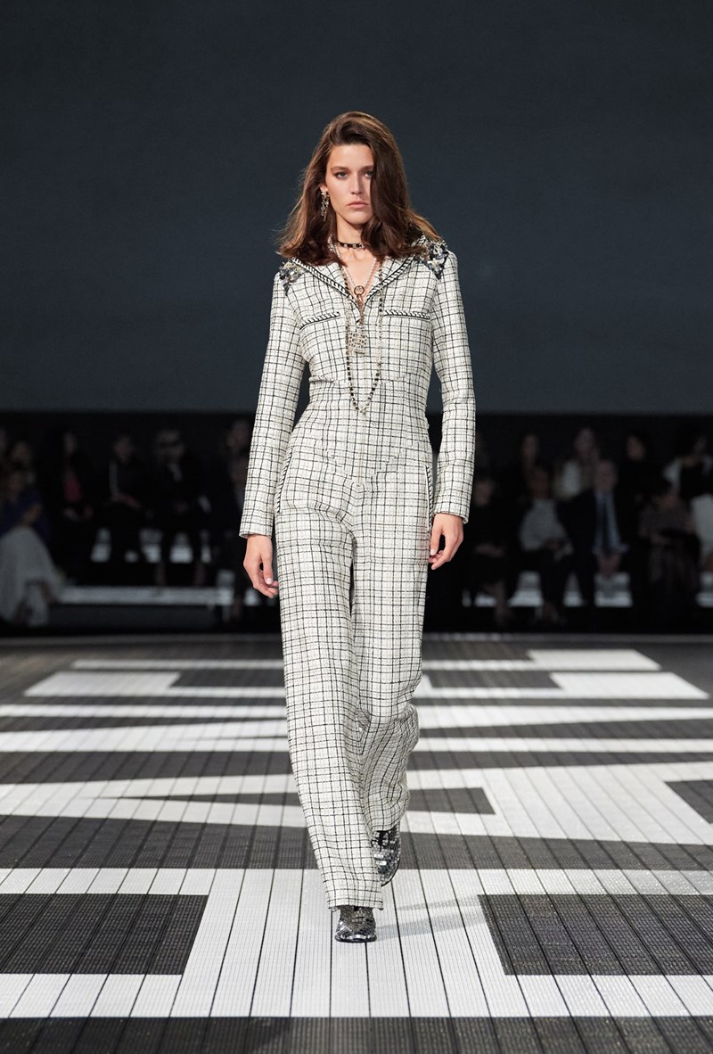 Τα looks της συλλογής Chanel Cruise 2023/ 24 που ξεχωρίσαμε - εικόνα 11