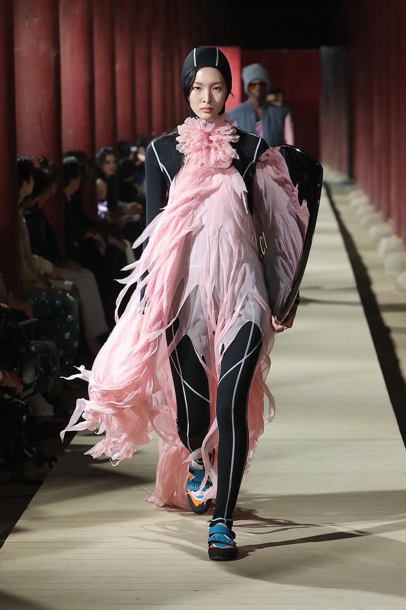 Gucci is alive! Η Cruise Collection 2024 ήταν ακριβώς αυτό που θέλαμε να δούμε από τον οίκο μέχρι την άφιξη του Sabato De Sarno - εικόνα 14