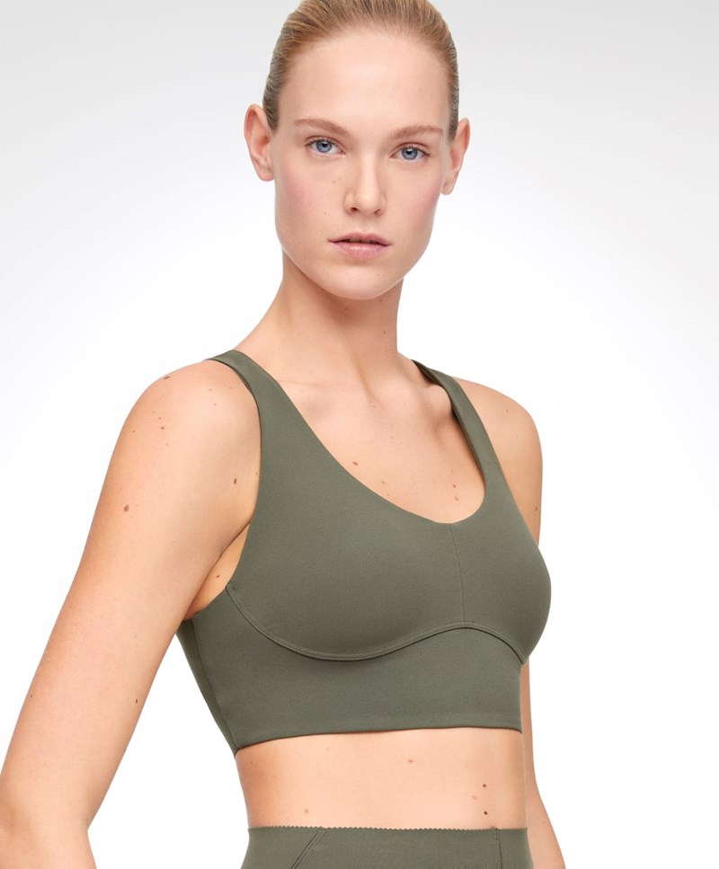 Η Hailey Bieber βάζει ξανά στον χάρτη το αθλητικό σουτιέν - εικόνα 6