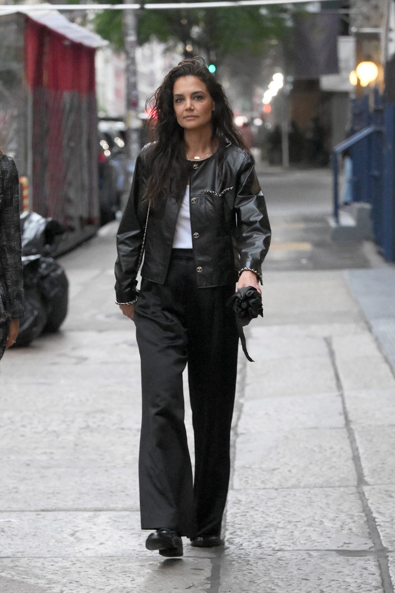 Στην Katie Holmes είδαμε το πιο θηλυκό και εύκολο χτένισμα για την παραλία - εικόνα 1