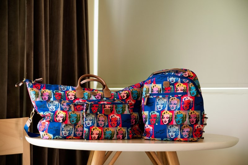 Τα ELLE Girls ετοιμάζονται για τις καλοκαιρινές αποδράσεις τους με είδη ταξιδίου από τα καταστήματα Bag Stories - εικόνα 10