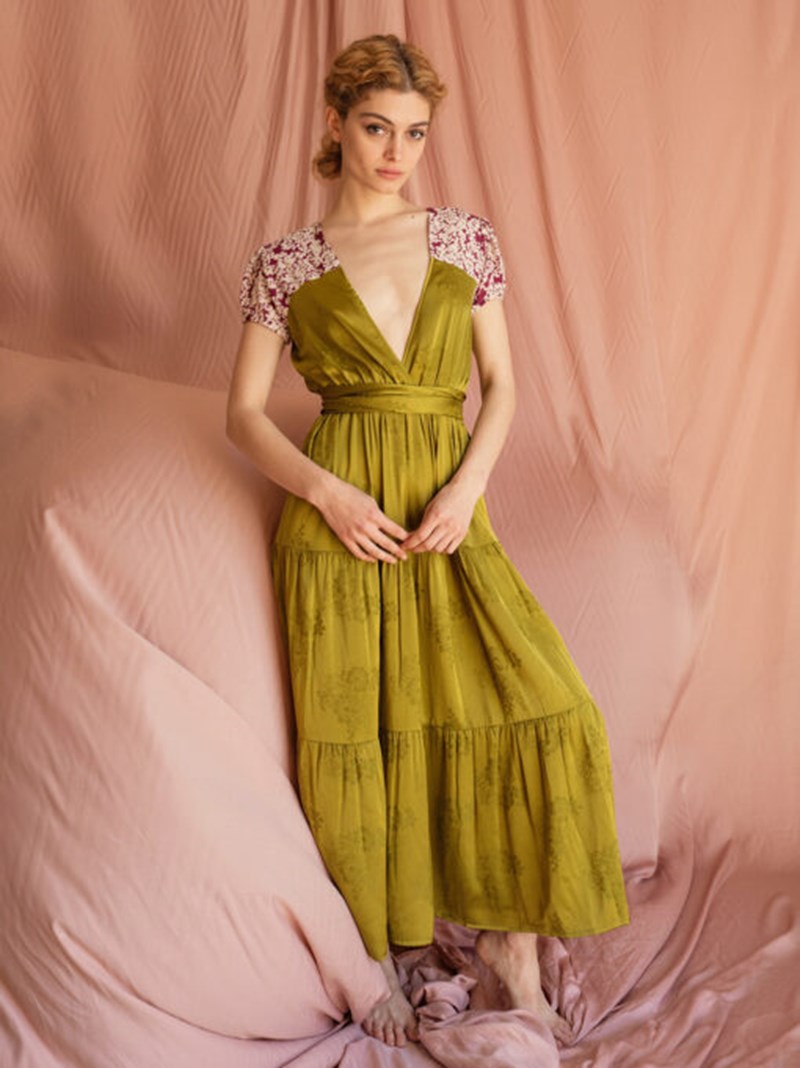 Ruffle Queen: 5 φορέματα ελληνικών brands με βολάν για να γίνεις η βασίλισσα του καλοκαιριού - εικόνα 4