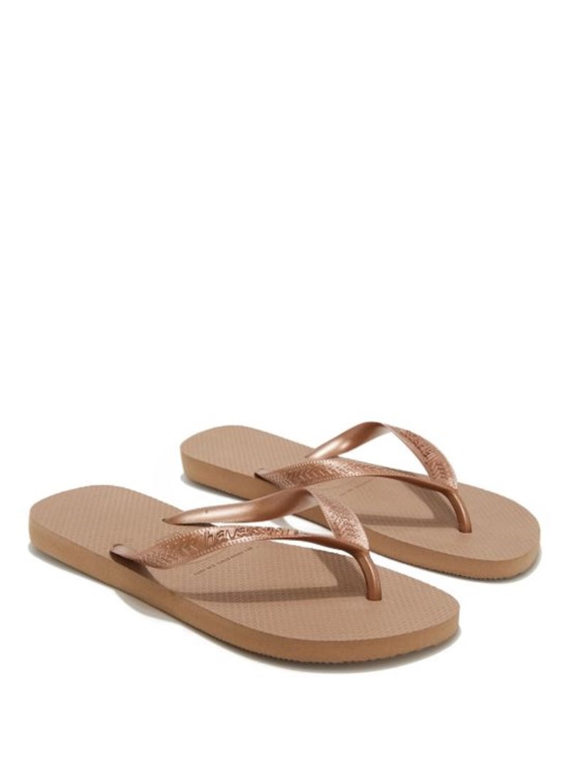 Οι stylish σαγιονάρες και τα ιδιαίτερα slides που δεν θα χορταίνεις να φοράς στην παραλία - εικόνα 1