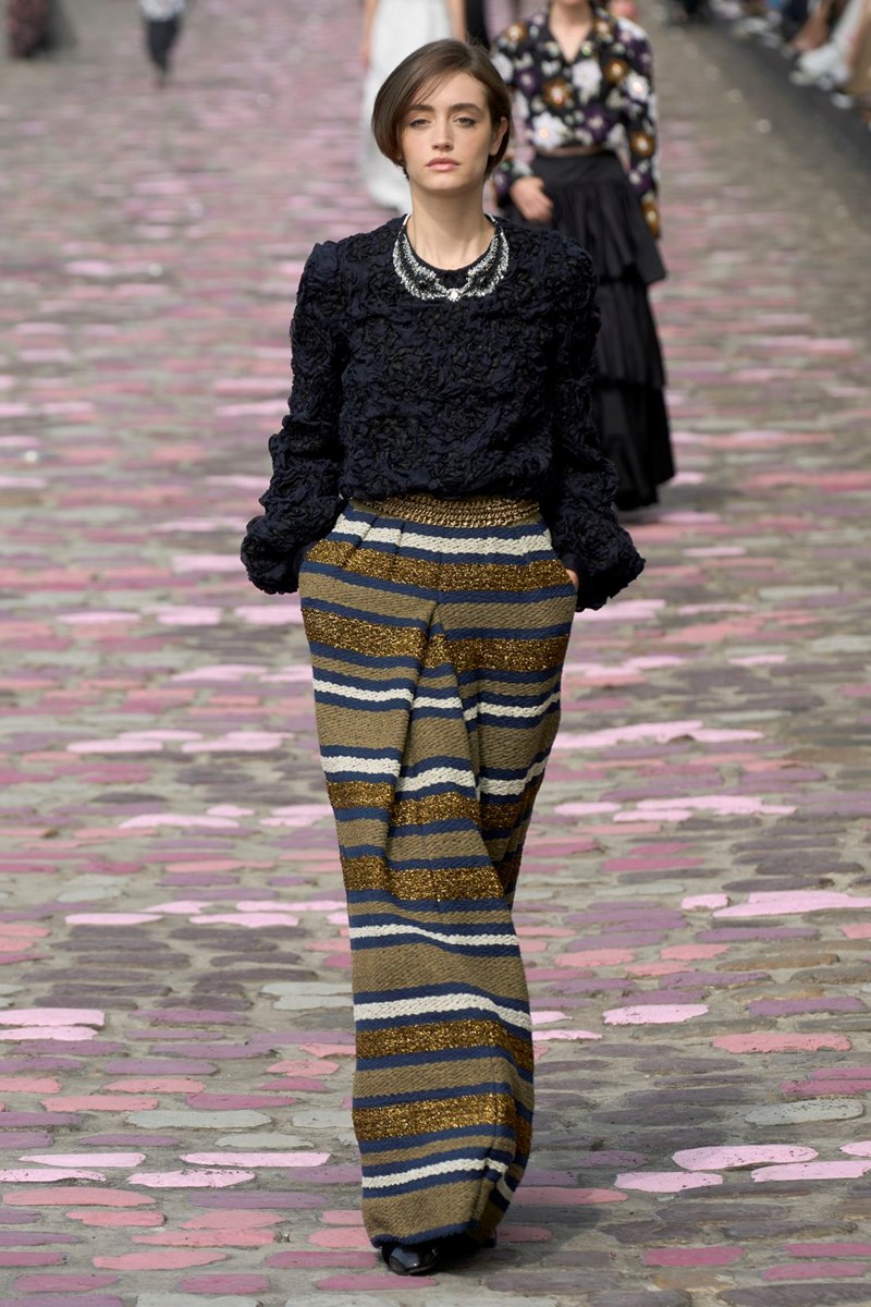 Chanel Fall-Winter 2023/2024 Haute Couture: Η εικόνα της Virginie Viard για το τι σημαίνει να είσαι Παριζιάνα - εικόνα 12