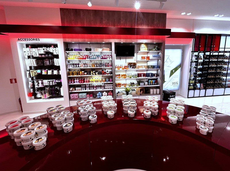 New beauty destinations: Νέα, ανανεωμένα καταστήματα DUST+CREAM σε  Γλυφάδα και Καλαμαριά! - εικόνα 1