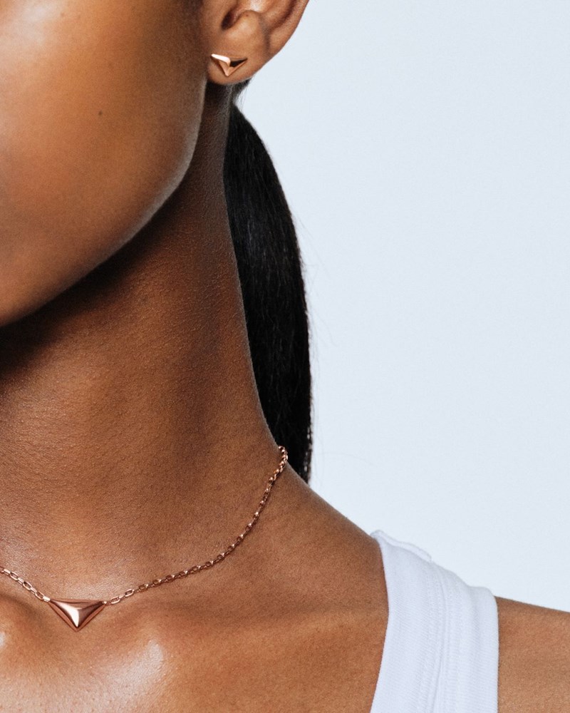 prada_kosmimata_elle_gr