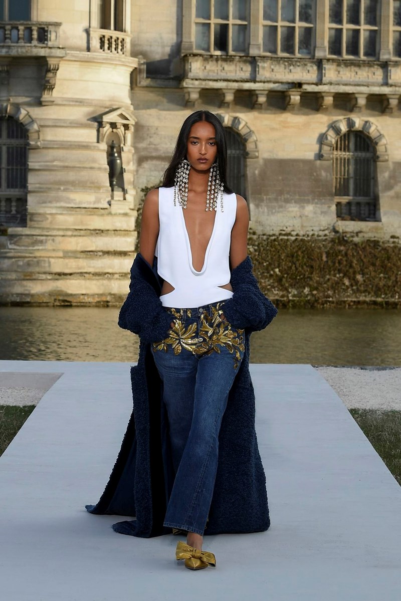 Valentino Haute Couture Fall/Winter 2023 -2024: Η απλότητα μέσα από την πολυπλοκότητα του μυαλού του Pierpaolo Piccioli - εικόνα 3