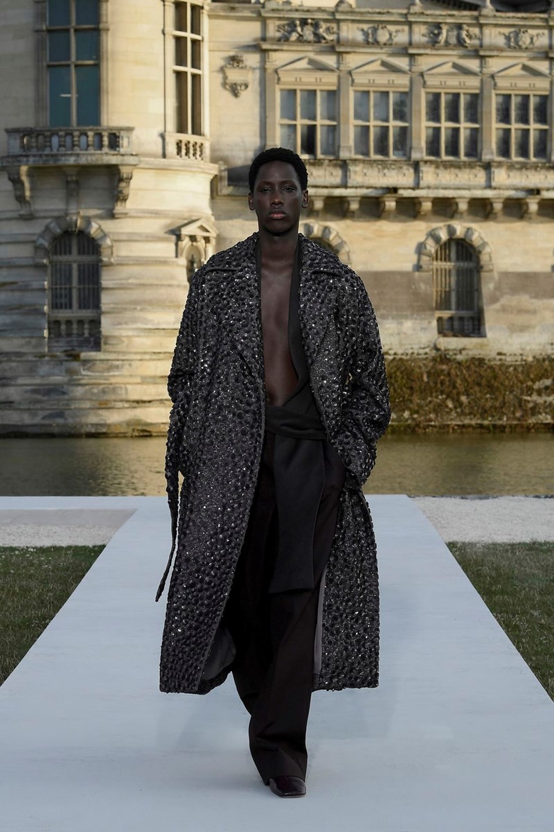 Valentino Haute Couture Fall/Winter 2023 -2024: Η απλότητα μέσα από την πολυπλοκότητα του μυαλού του Pierpaolo Piccioli - εικόνα 6