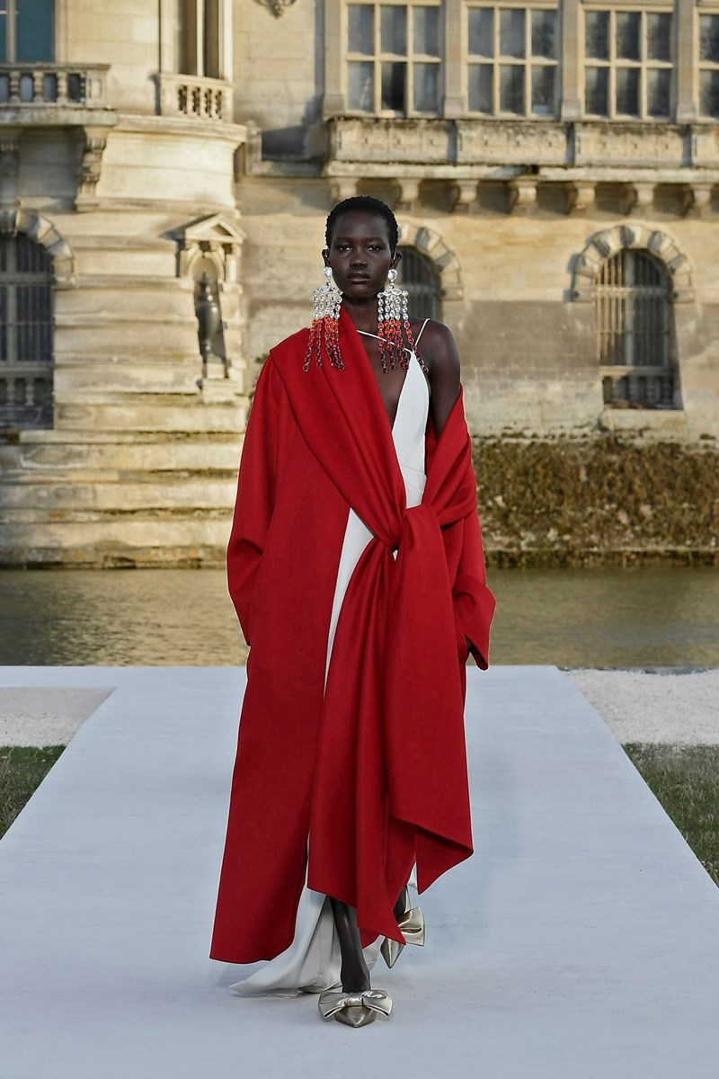 Valentino Haute Couture Fall/Winter 2023 -2024: Η απλότητα μέσα από την πολυπλοκότητα του μυαλού του Pierpaolo Piccioli - εικόνα 11