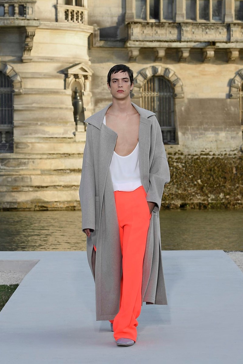 Valentino Haute Couture Fall/Winter 2023 -2024: Η απλότητα μέσα από την πολυπλοκότητα του μυαλού του Pierpaolo Piccioli - εικόνα 12