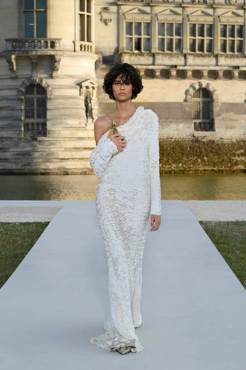 Valentino Haute Couture Fall/Winter 2023 -2024: Η απλότητα μέσα από την πολυπλοκότητα του μυαλού του Pierpaolo Piccioli - εικόνα 14