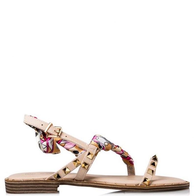 Τα πιο κομψά σανδάλια και καπέλα που δεν θα χορταίνεις να φοράς στις διακοπές - εικόνα 13