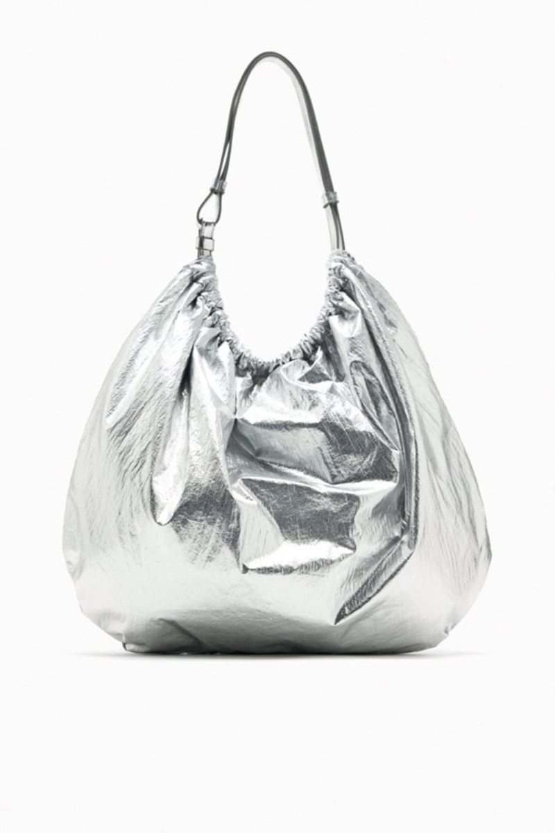 New trend alert: Αυτές είναι οι τσάντες που θα γίνουν αναπόσπαστο κομμάτι της εμφάνισής μας το φθινόπωρο - εικόνα 7
