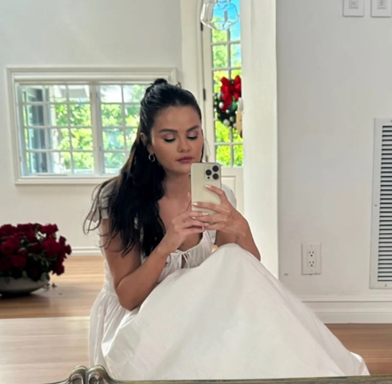 selena_gomez_elle_gr