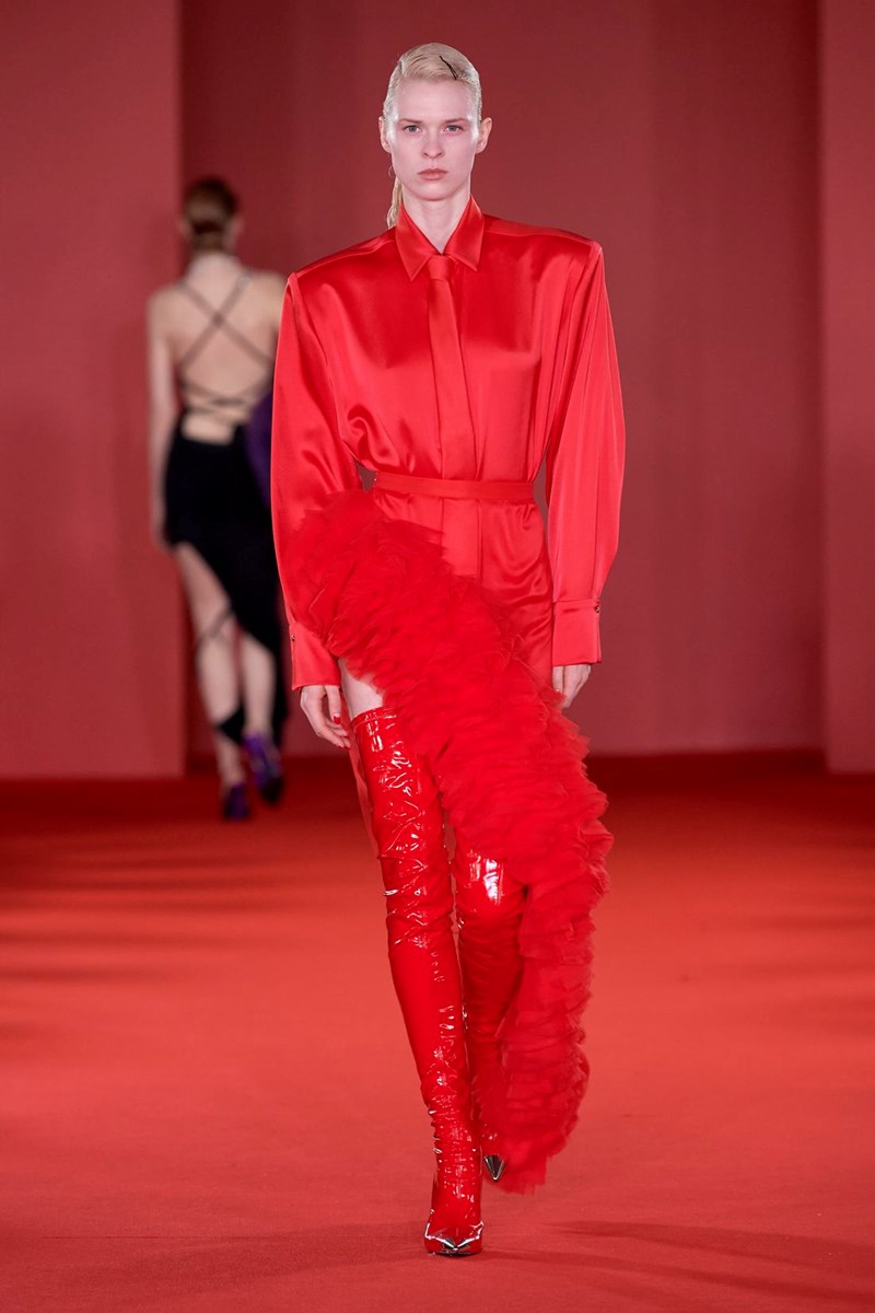 Τα ζωηρά χρώματα που θα βλέπουμε σε outfits και αξεσουάρ τη νέα σεζόν - εικόνα 1