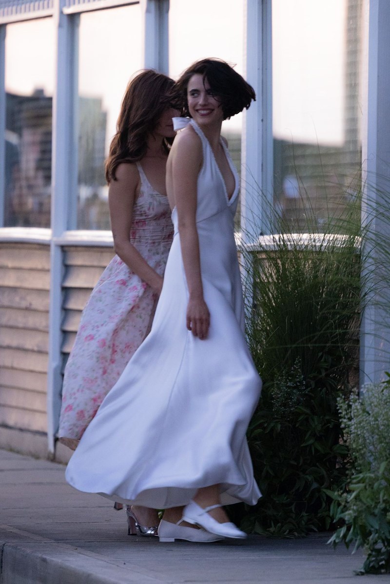 8 διάσημες νύφες που φόρεσαν φλατ παπούτσια στον γάμο τους - εικόνα 1