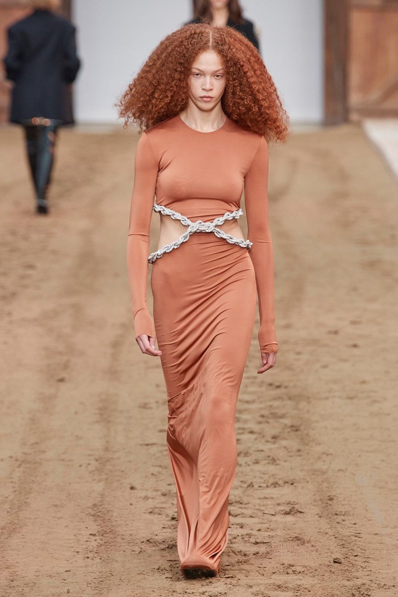 Τα ζωηρά χρώματα που θα βλέπουμε σε outfits και αξεσουάρ τη νέα σεζόν - εικόνα 4