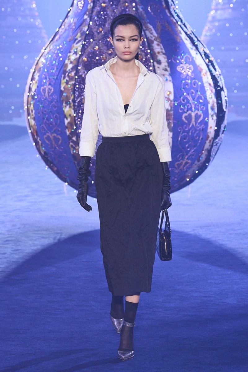 Λευκό πουκάμισο: Ο "βασιλιάς" επέστρεψε στον θρόνο του για το φθινόπωρο του 2023 - εικόνα 1