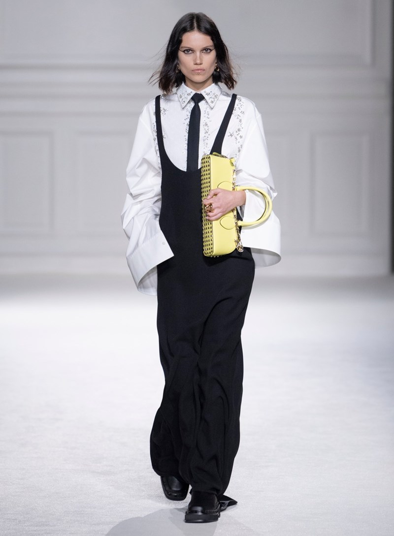 Λευκό πουκάμισο: Ο "βασιλιάς" επέστρεψε στον θρόνο του για το φθινόπωρο του 2023 - εικόνα 5