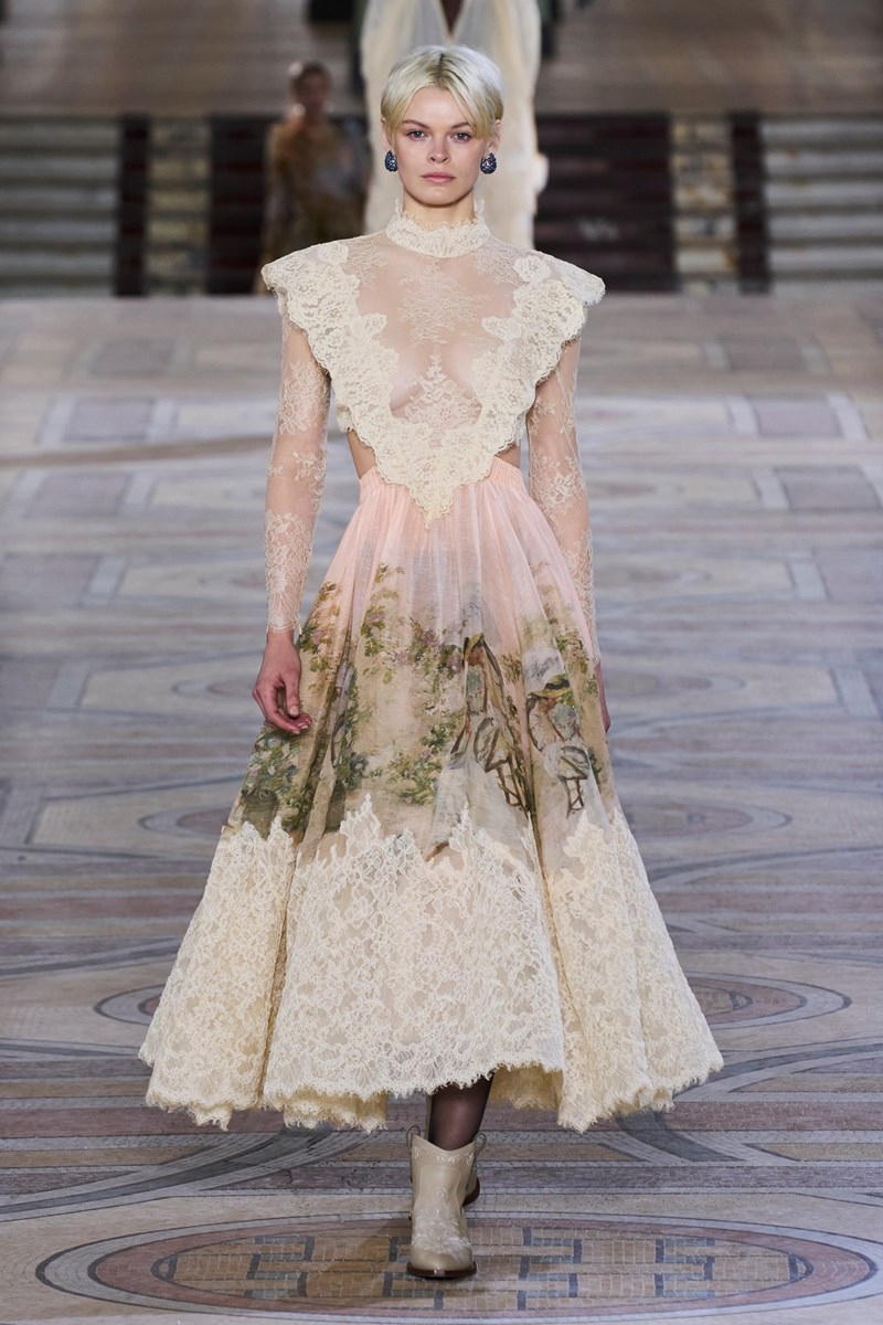 Οι σχεδιαστές συμφώνησαν πως αυτό το ιδιαίτερο ζευγάρι παπούτσια θα μονοπωλήσει το ενδιαφέρον μας το φθινόπωρο - εικόνα 2