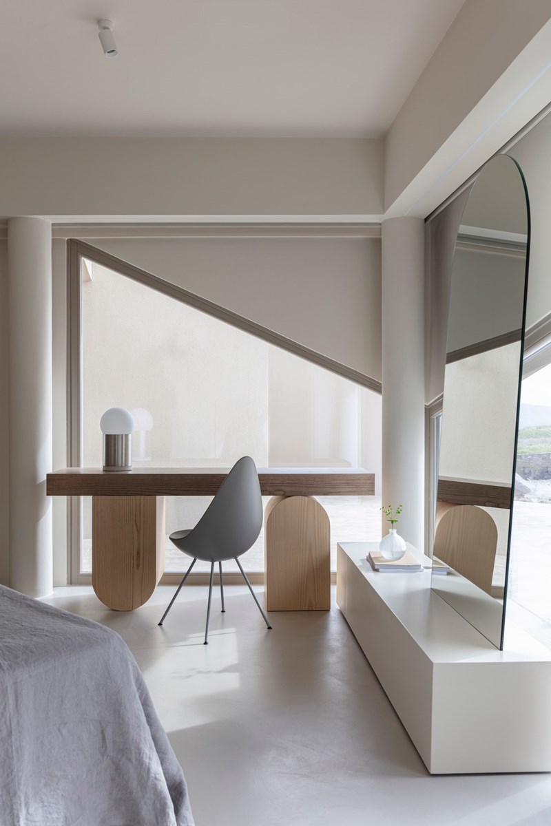 Volcanic inspiration: Μία εκπληκτική κατοικία στη Σαντορίνη που εμπνέεται από το φυσικό τοπίο - εικόνα 6