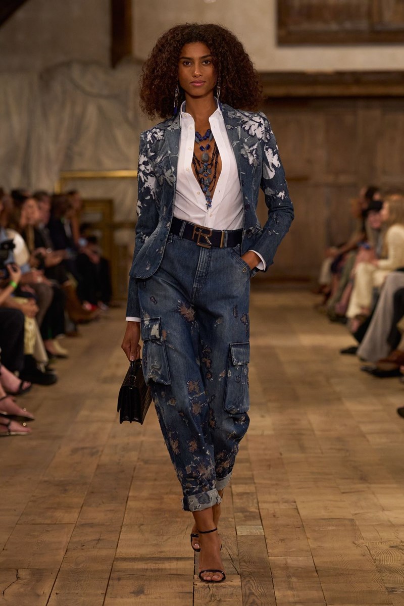 Ralph Lauren Spring 2024: Η αποθέωση του denim και η glam πλευρά της αυθεντικής αμερικανικής μόδας - εικόνα 17