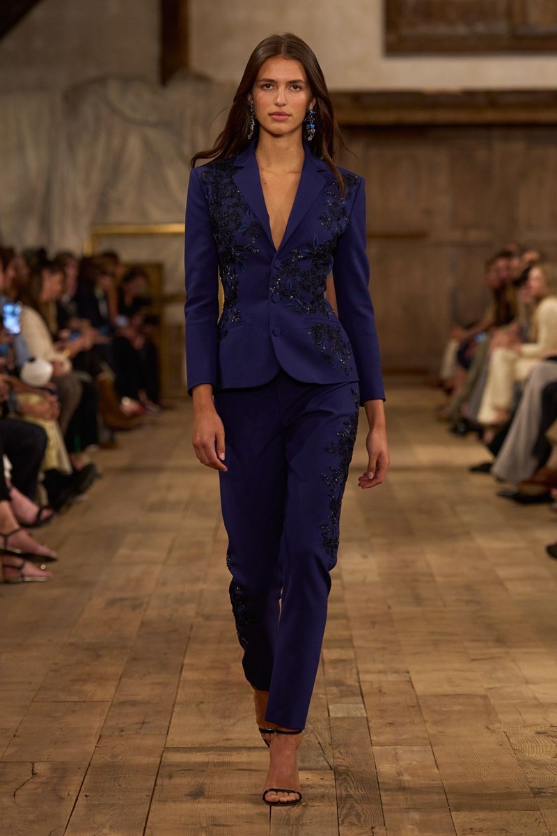 Ralph Lauren Spring 2024: Η αποθέωση του denim και η glam πλευρά της αυθεντικής αμερικανικής μόδας - εικόνα 18