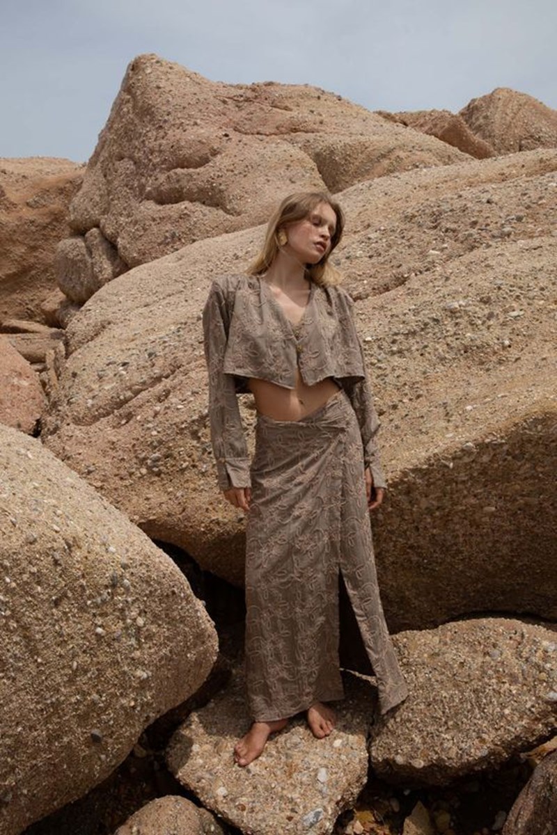 Made in Greece: 10 φούστες από ελληνικά brands που θα φοράς ξανά και ξανά - εικόνα 6