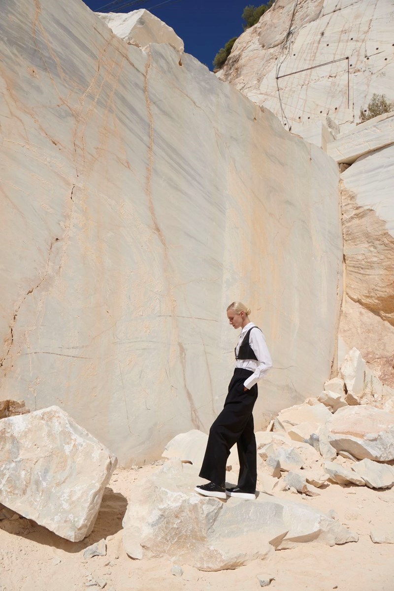 Βρήκαμε τα μίνιμαλ παπούτσια για το φθινόπωρο που θα φοράς από το πρωί μέχρι το βράδυ - εικόνα 1