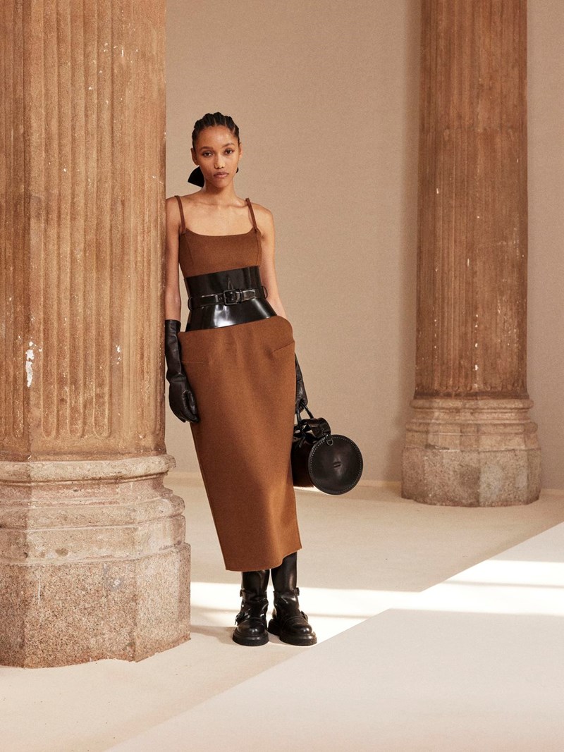 Max Mara: Η συλλογή Φθινόπωρο-Χειμώνας 2023 εμπνέεται από τις γυναίκες του 18ου αιώνα - εικόνα 1