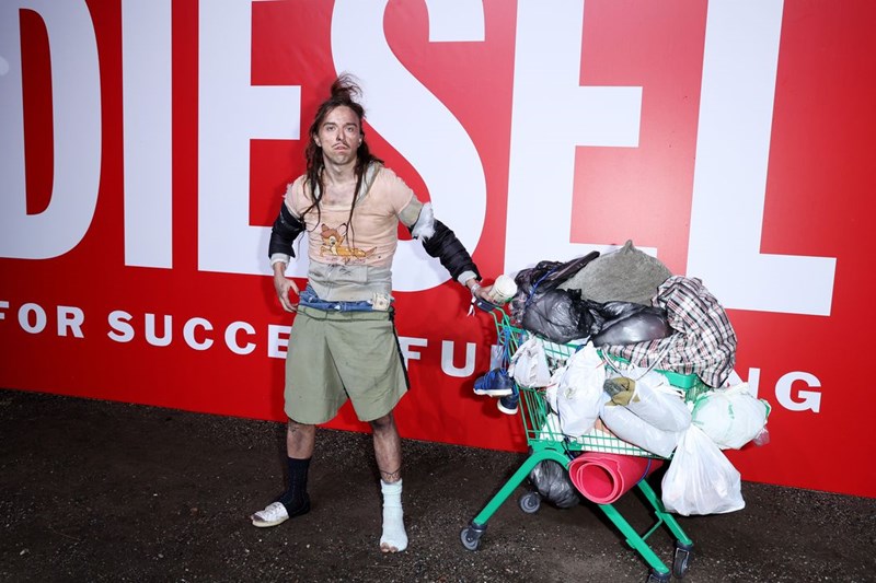 Το σόου της Diesel για την Άνοιξη / Καλοκαίρι 2024 ήταν ένα μεγάλο rave πάρτι - εικόνα 11