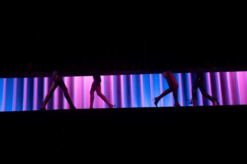 CALZEDOMANIA: Η Calzedonia συνεπήρε το Μιλάνο με ένα εντυπωσιακό σόου αφιερωμένο στο hot item της γυναικείας γκαρνταρόμπας - εικόνα 1