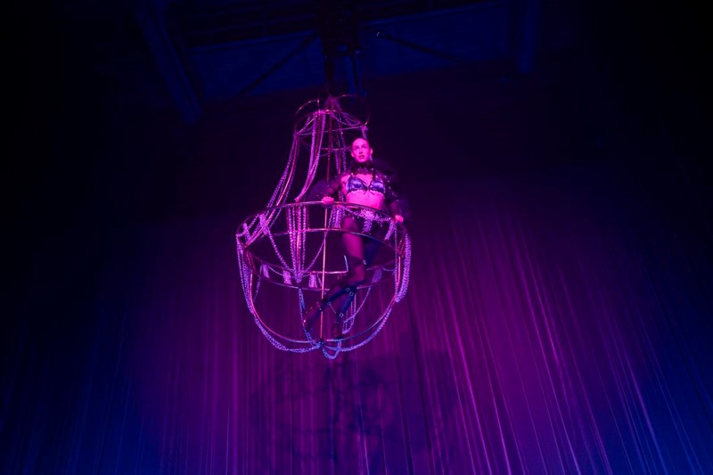 CALZEDOMANIA: Η Calzedonia συνεπήρε το Μιλάνο με ένα εντυπωσιακό σόου αφιερωμένο στο hot item της γυναικείας γκαρνταρόμπας - εικόνα 3