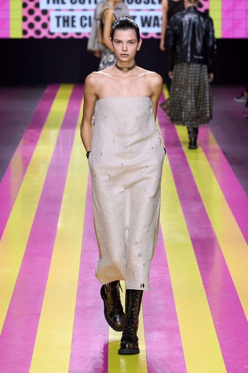 Dior SS24: Μία συλλογή αφιερωμένη στις γυναίκες επαναστάτριες που δεν φοβούνται τη φωτιά - εικόνα 25