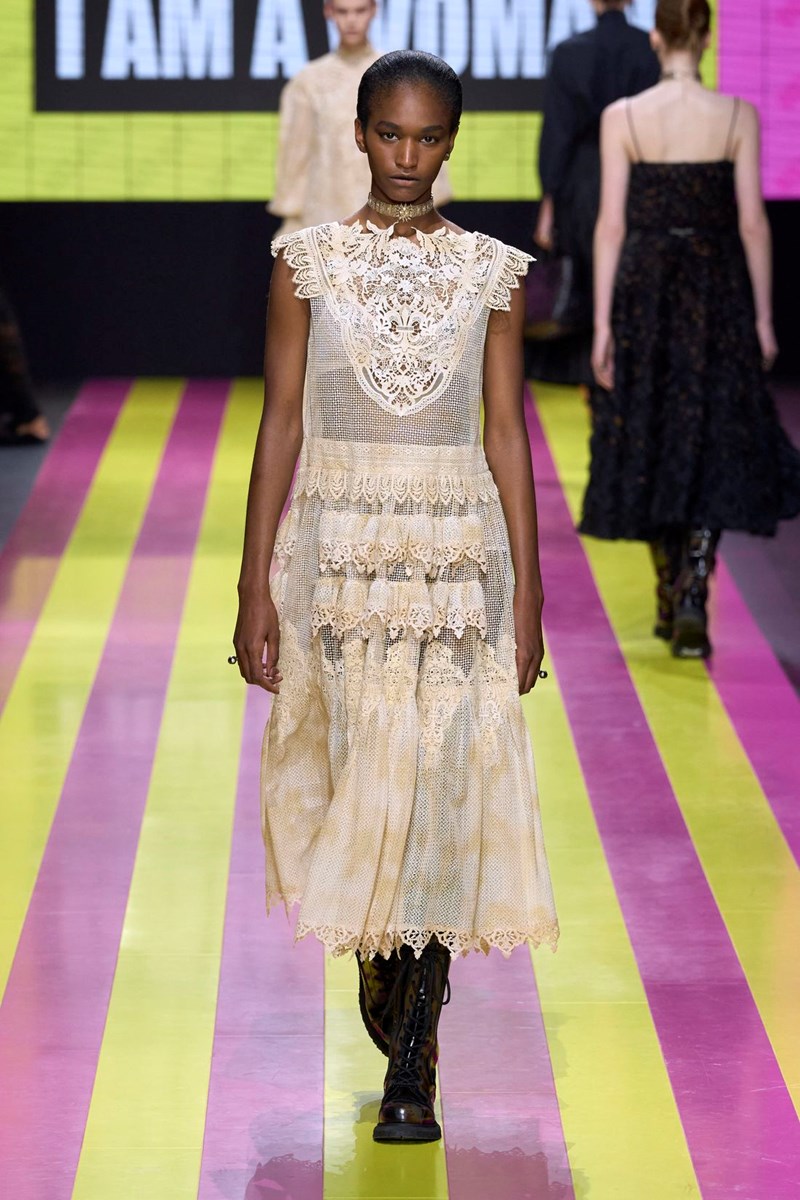 Dior SS24: Μία συλλογή αφιερωμένη στις γυναίκες επαναστάτριες που δεν φοβούνται τη φωτιά - εικόνα 27