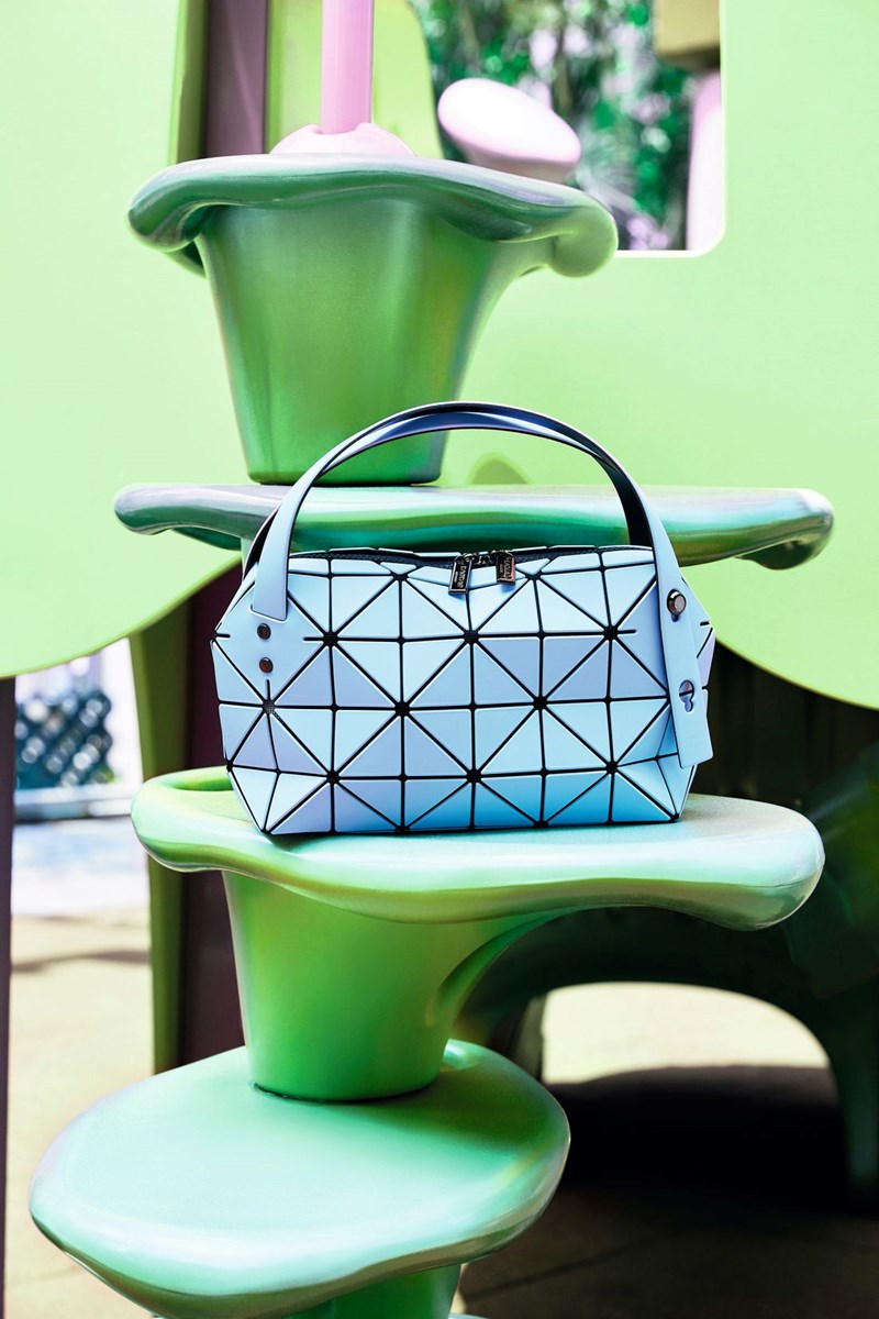 Τα "τολμηρά" designer αξεσουάρ που θα χαρίσουν χρώμα στα looks σου - εικόνα 2