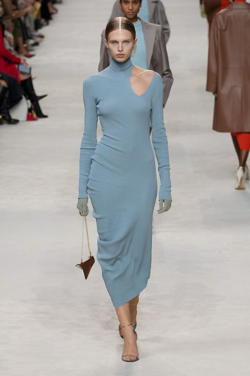 Fendi SS24: Ο Kim Jones για ακόμη μία φορά ψήφισε μινιμαλισμό - εικόνα 9